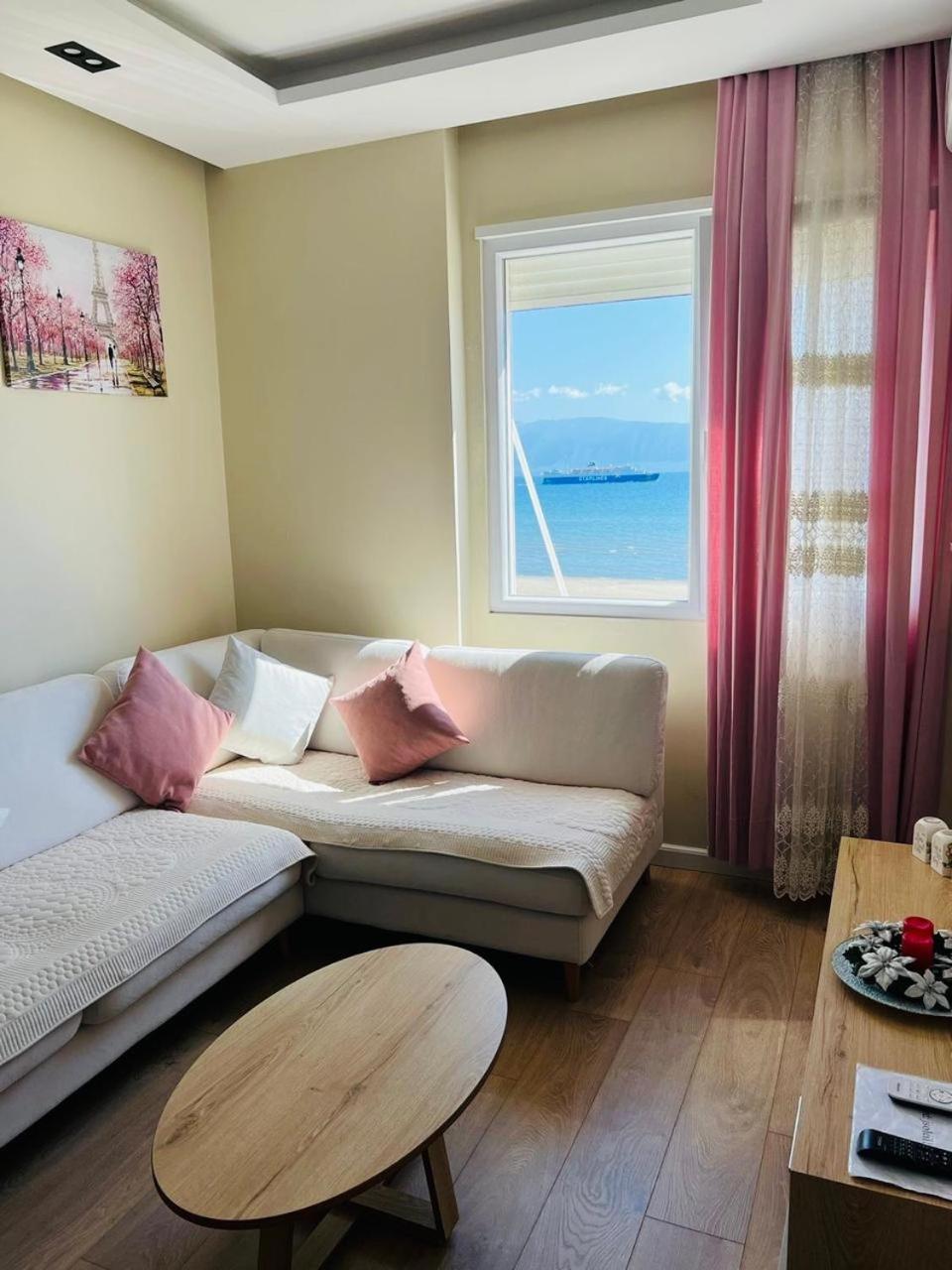 Soleil Apartment With Sunbed & Umbrella Vlorë Extérieur photo